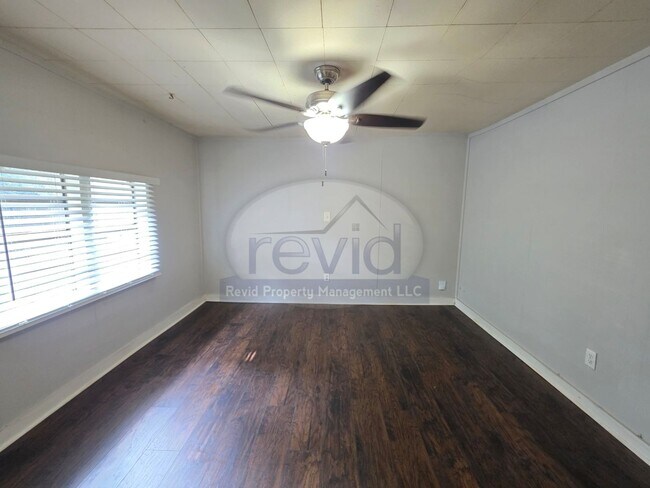 Building Photo - Great 2 Bedroom Apartment in Midtown!