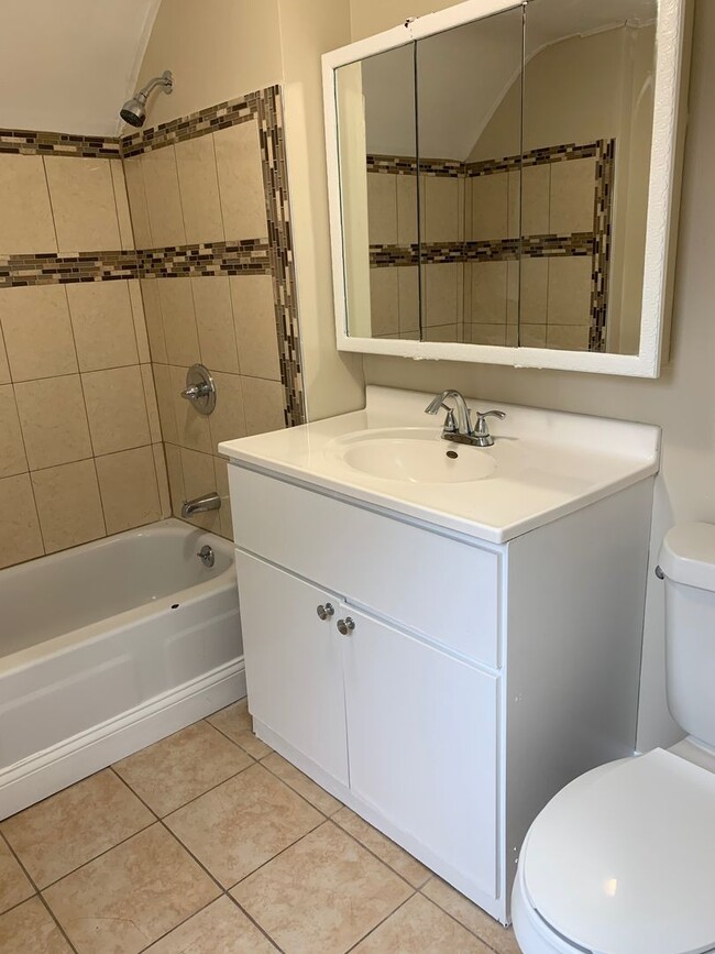 Building Photo - Beautiful 3 bedroom house!