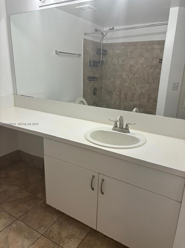 Building Photo - 440 S Park Rd