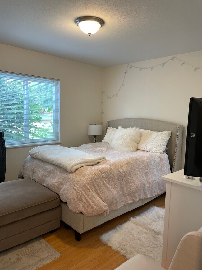 Building Photo - 4706 E Dartmouth Ave