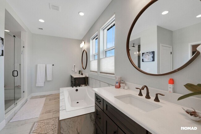 Building Photo - Spacious 5BR House in Littleton
