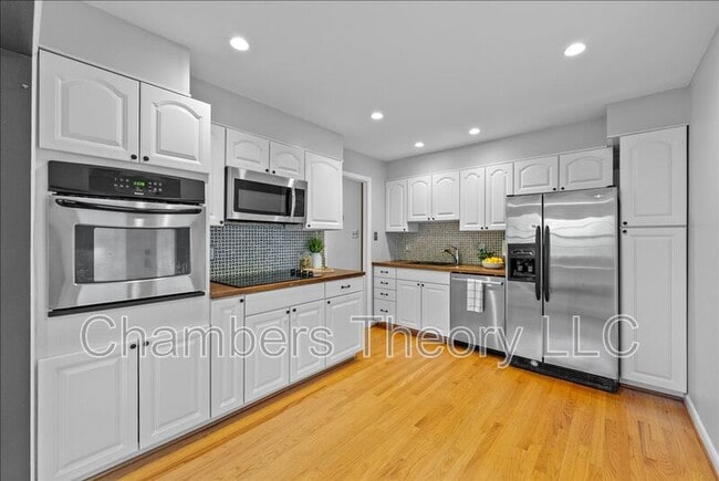 Building Photo - 3035 Hazelton St