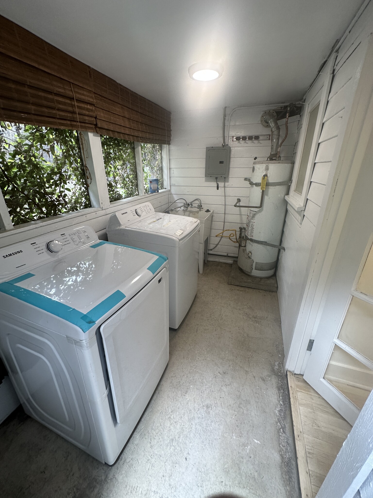 Laundry - 1489 Wallace Ave