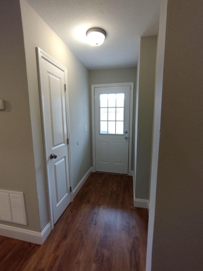 Building Photo - 5904 Graston Ave