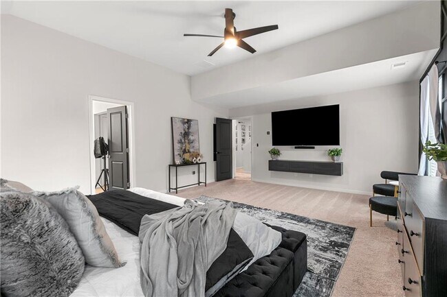 Building Photo - 715 River Gdns Dr