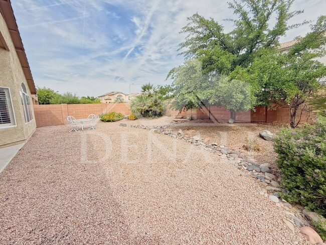 Building Photo - 4330 E Cottonwood Ln