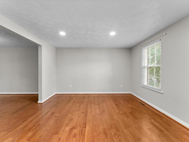 Building Photo - 3513 Castlebury Dr