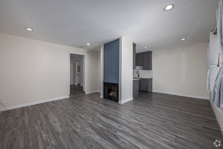 1BR, 1BA - 650SF - Dining Room - 14607 Gilmore St