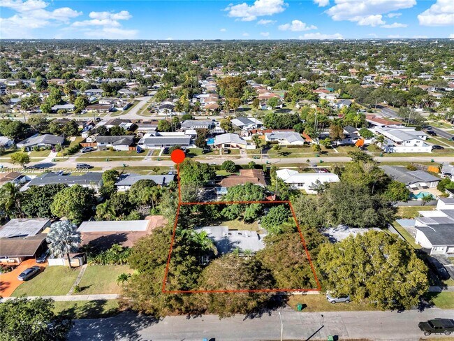 Building Photo - 16102 SW 98th Ave