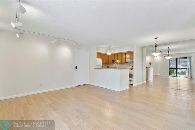 Building Photo - 9870 S Belfort Cir
