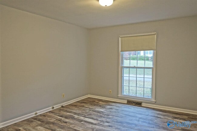 Building Photo - 209 Winthrop Dr SW