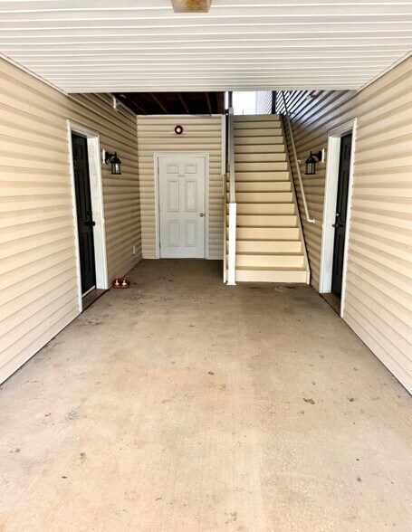 Building Photo - 102 Capstone Dr