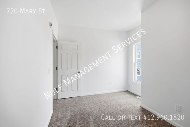 Building Photo - 720 Mary St