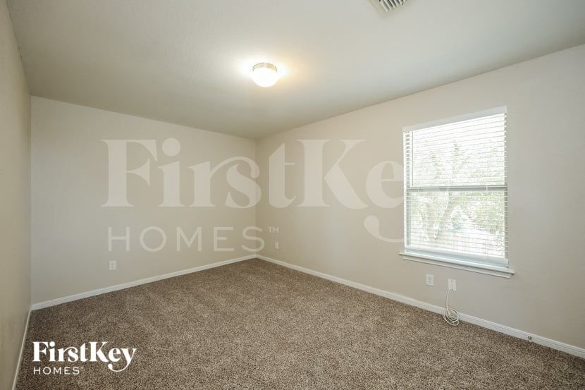 Building Photo - 10711 Ranchland Fox