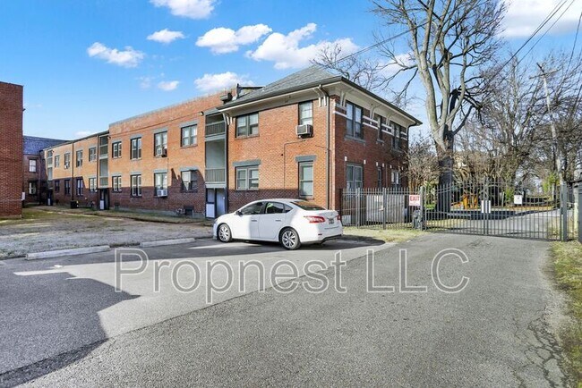 Building Photo - 312 S Cleveland St