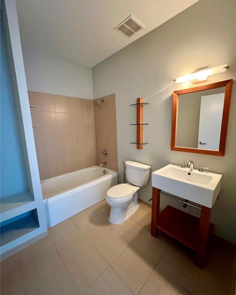 Building Photo - 4100 Forest Park Ave