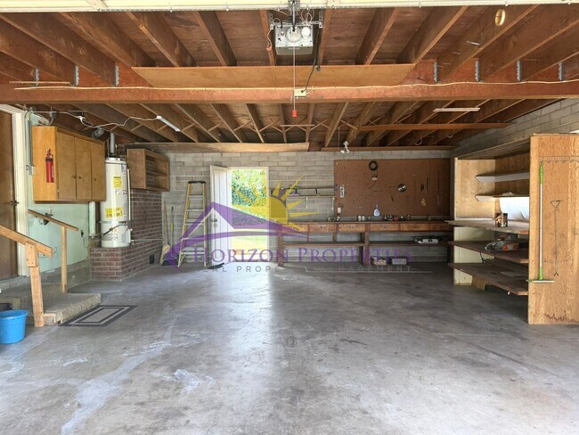 Building Photo - 3 Bed 2.5 Bath 2,027 sqft Fair Oaks Home with bonus office