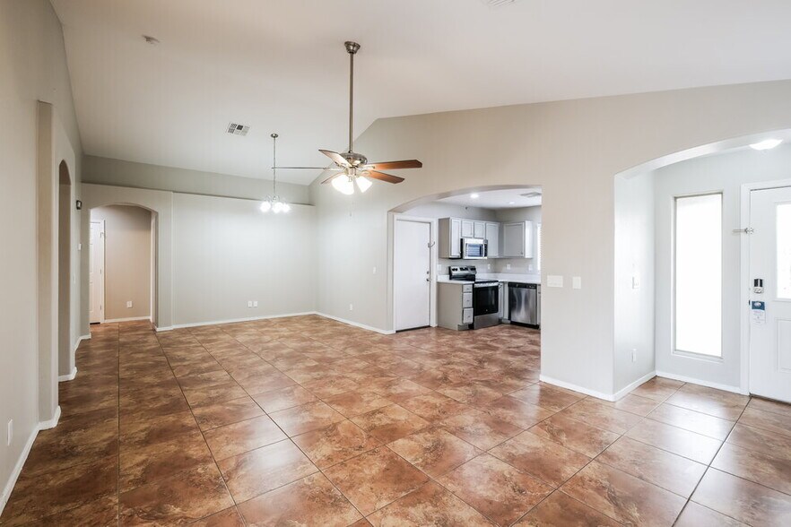 Building Photo - 1604 S 80th Ln