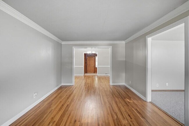 Building Photo - 1644 S Knoxville Ave