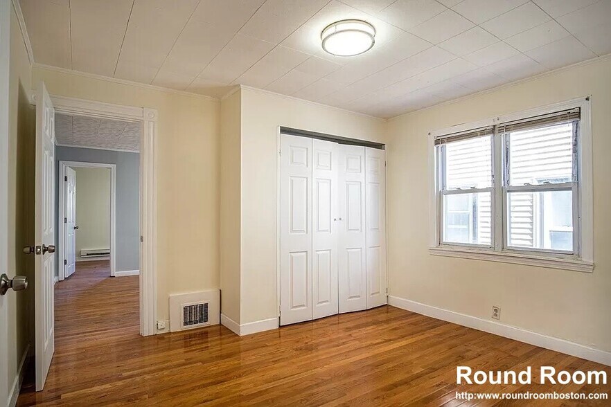 Building Photo - 28 Moreland St