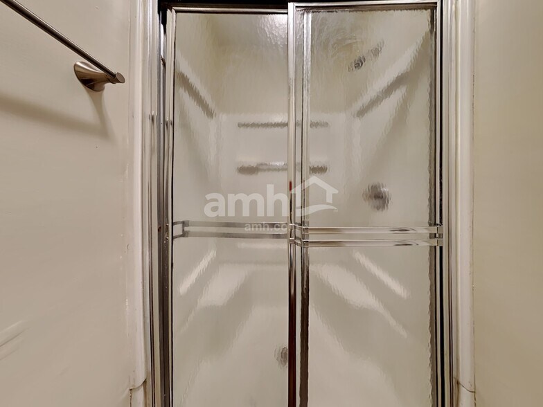 Building Photo - 3516 High Creek Dr