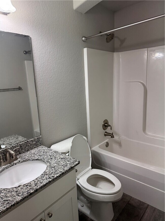 Building Photo - 1001 Tulip St