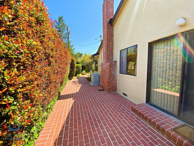 Building Photo - $5995 - Spacious 4 Bed/2 Bath Los Gatos Ho...