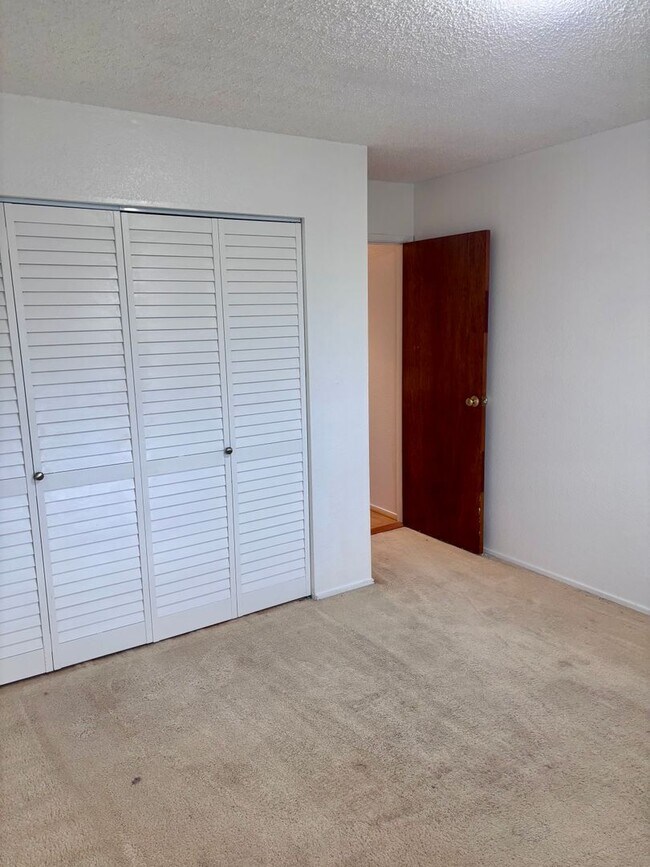 Building Photo - AVAILABLE NOW | 2 Bedroom, 1 Bathroom Townhome | Located at Waiau Garden Court Community | Includ...