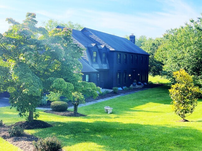 Building Photo - 13209 Lantern Hollow Dr