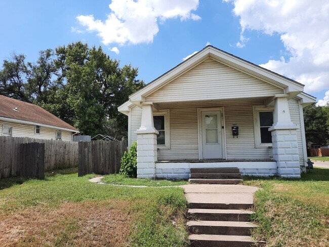 Primary Photo - $1195 - 1 bedroom/ 2 bathroom plus 2 bonus...