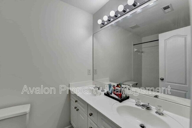 Building Photo - 1213 Harris Commons Pl