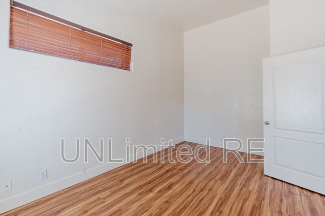 Building Photo - 1620 E Parada del Sol