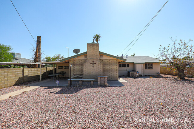 Building Photo - 108 E Loma Linda Blvd