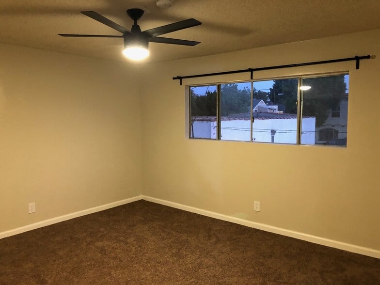 Building Photo - 2107 Earl Ave