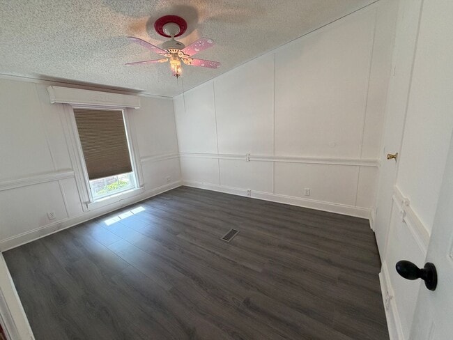 Building Photo - Spacious Ranch Home