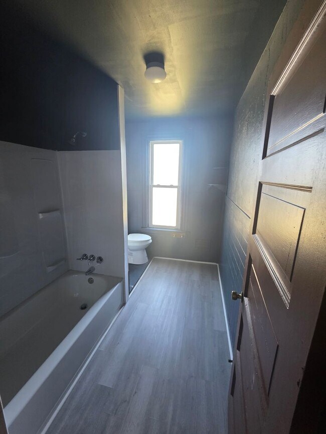 Building Photo - 1703 Bailie Ave