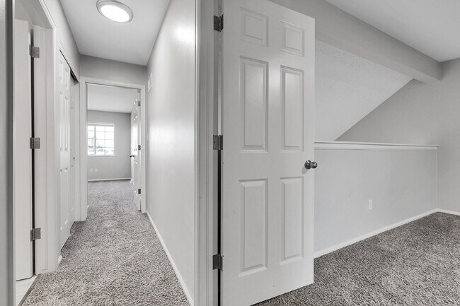 Building Photo - $2,895 - 3 Bed, 2.5 Bath Townhome with Fin...