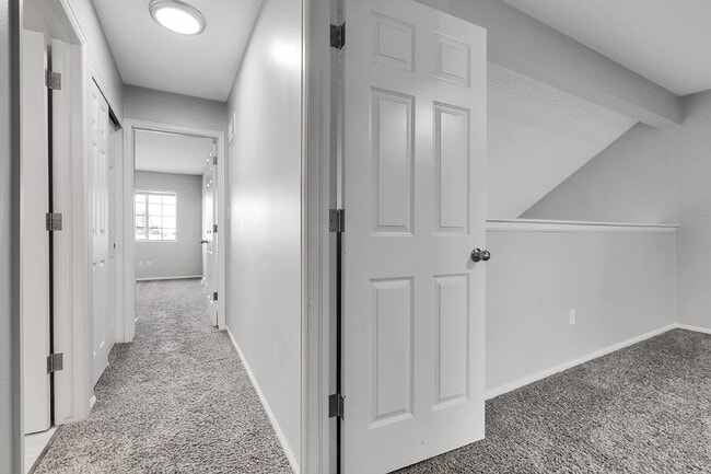 Building Photo - $3,000 - 3 Bed, 2.5 Bath Townhome with Fin...