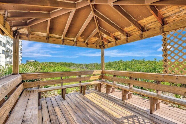 Building Photo - 9400 S Ocean Dr