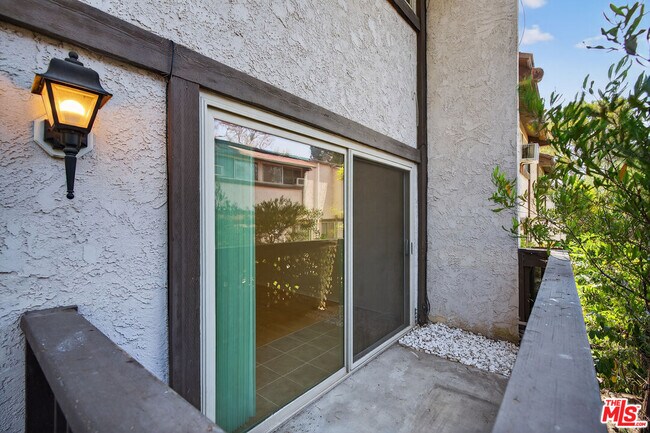 Building Photo - 394 Miraleste Dr