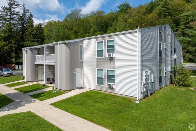 Building Photo - Emerald Pond Estates | 2 bedroom, 1 Bathro...
