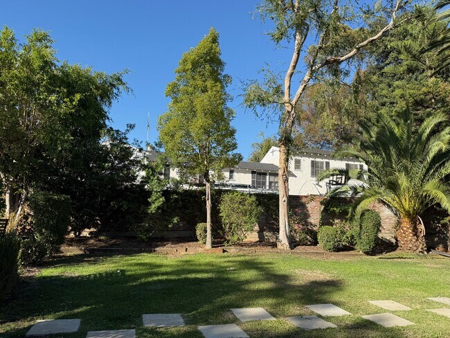 Building Photo - 108 Buena Vista Dr