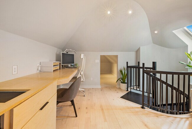 Building Photo - 4445 N Frederick Ave