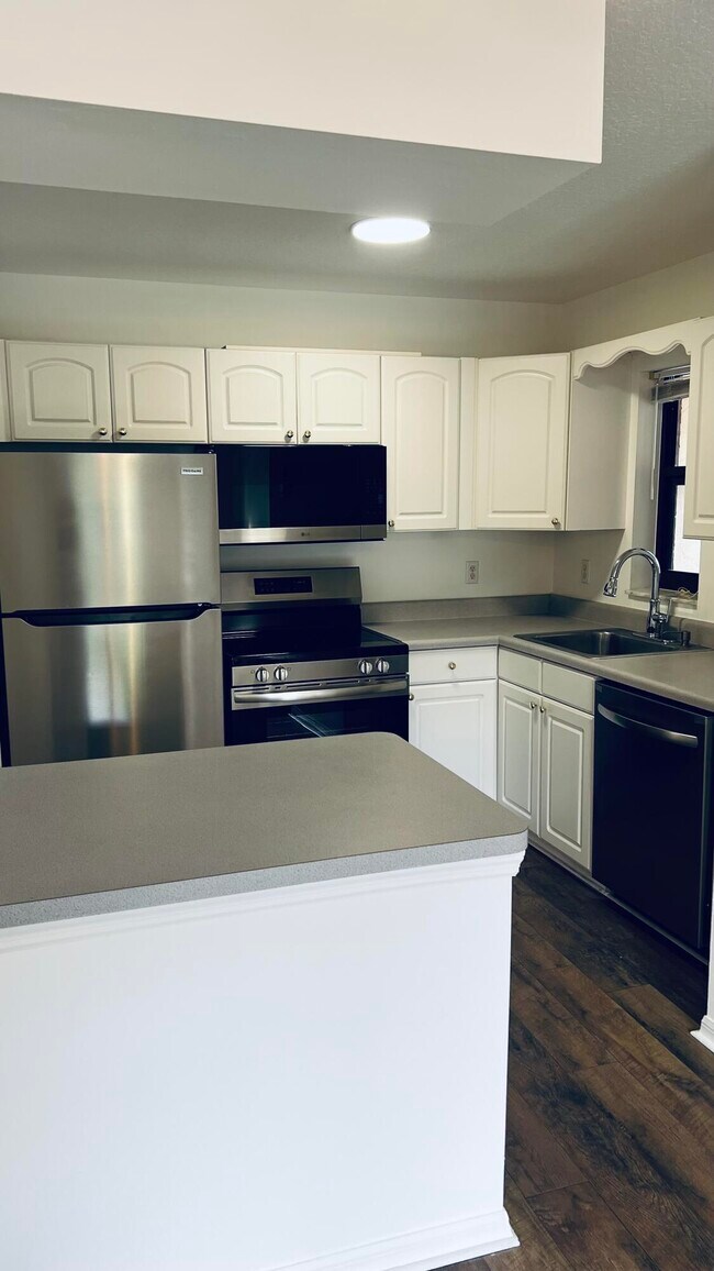 Building Photo - 2454 SE Garden Terrace