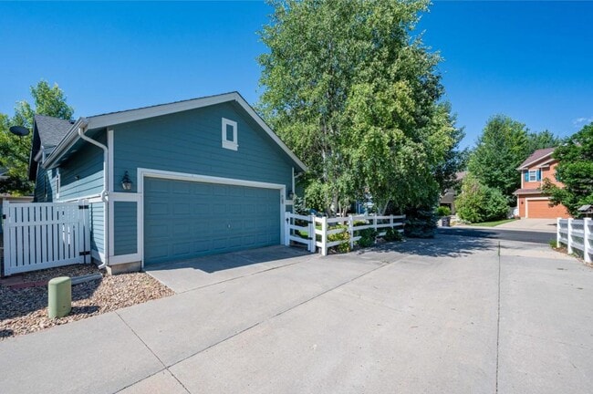 Building Photo - 4220 Ravenna Pl