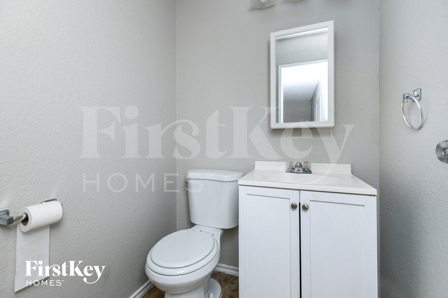 Building Photo - 3630 Williamsburg Dr