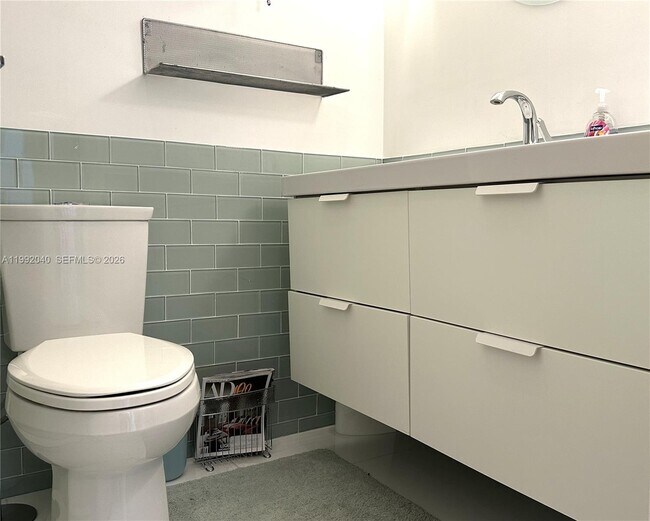 Building Photo - 1000 West Ave