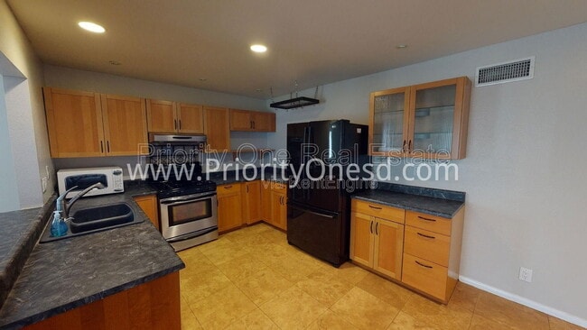 Building Photo - 10360 Londonderry Ave