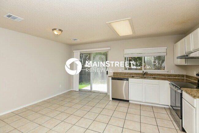 Building Photo - 3 Bedroom Pet-Friendly Home in Fort Worth, TX with Main Street Renewal