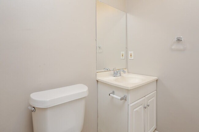 Building Photo - 925 Virginia Ct SE